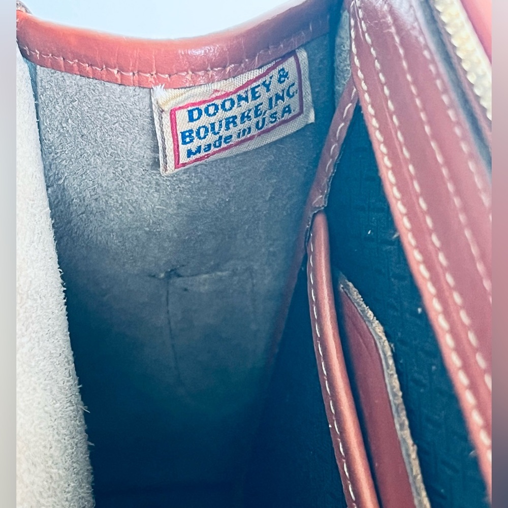 ♦️HOST PICK♦️VINTAGE DOONEY AND BOURKE SHOULDER BAG CRÈME WITH TAN TRIM - Picture 14 of 16